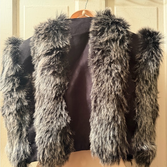 Akira Faux Fur Vest with Black and Gray Accents - Picture 5 of 6